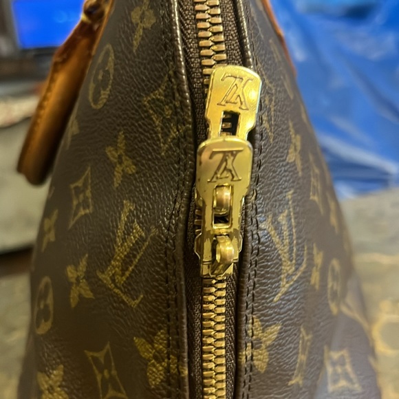 Louis Vuitton Alma with cross body d ring options - Picture 4 of 15